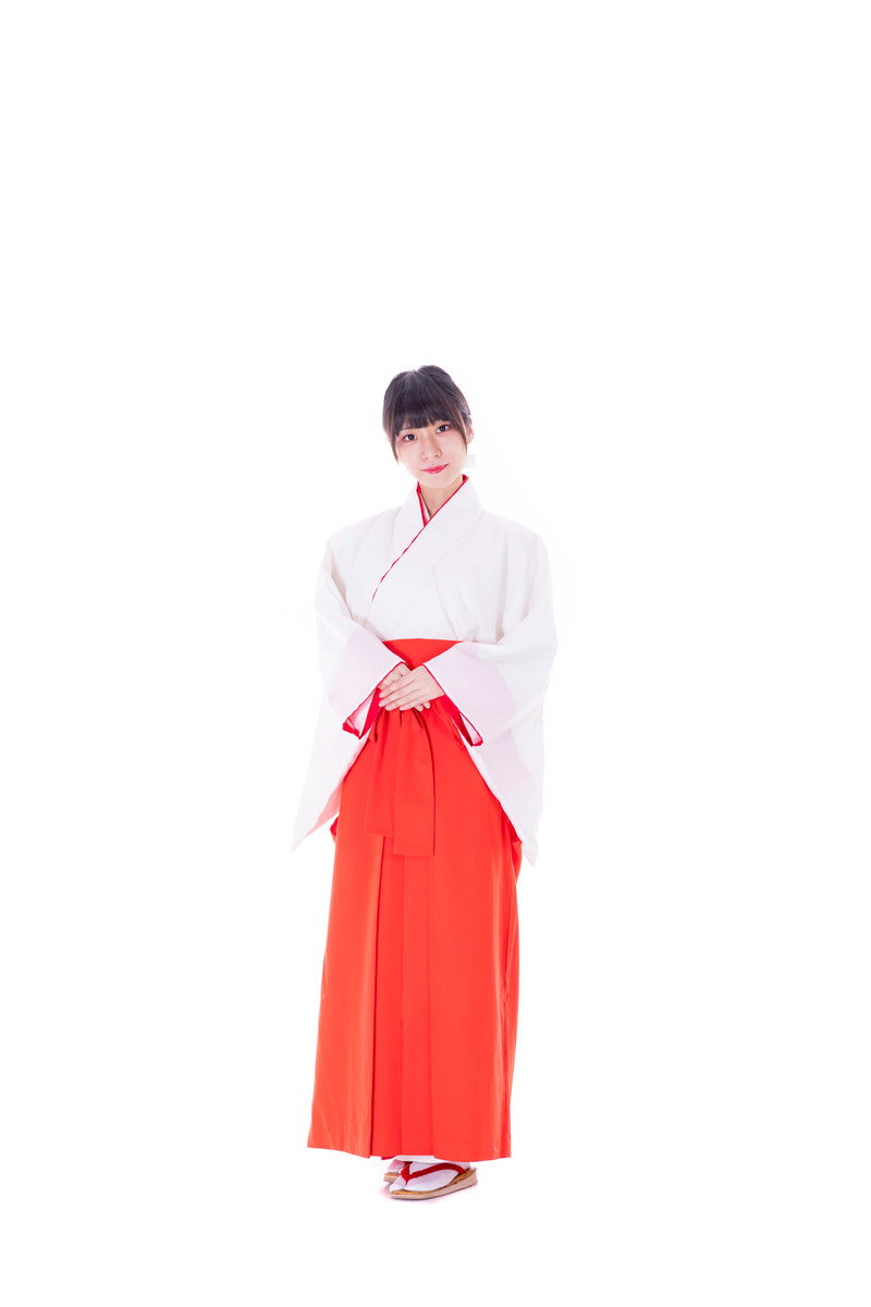 お正月に挨拶をする巫女さん［モデル：緋真煉］