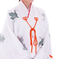 千早を羽織った巫女装束の女性の写真