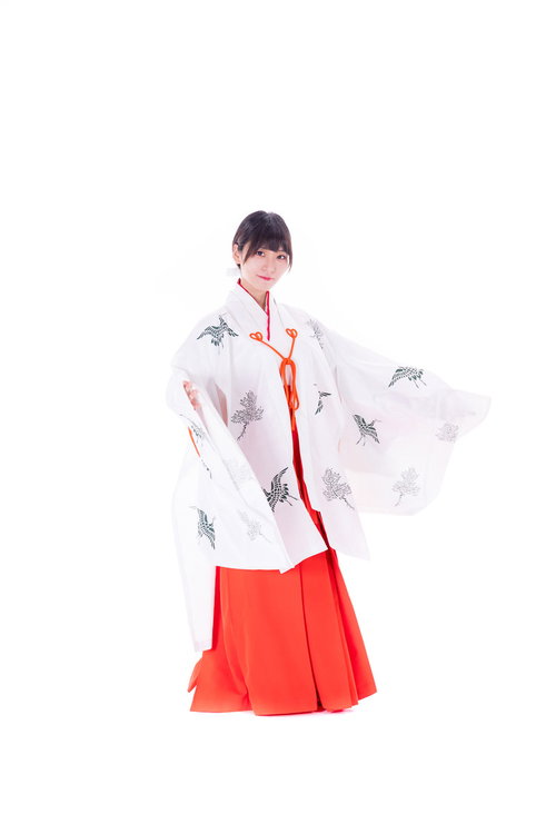 なんかアレな巫女Part1 白い千早と赤い袴姿