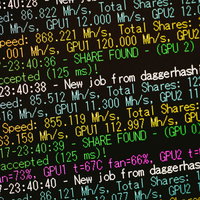 仮想通貨を採掘中（マイニング）のコンピューター画面の写真