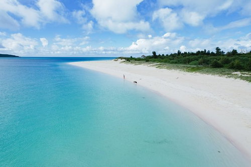 白い砂浜と宮古島の海（空撮）