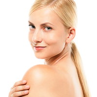 見返り美人、スキンケア後の素肌を見せるロシア人女性の写真