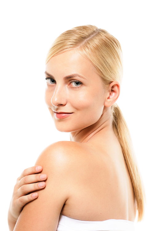 見返り美人、スキンケア後の素肌を見せるロシア人女性