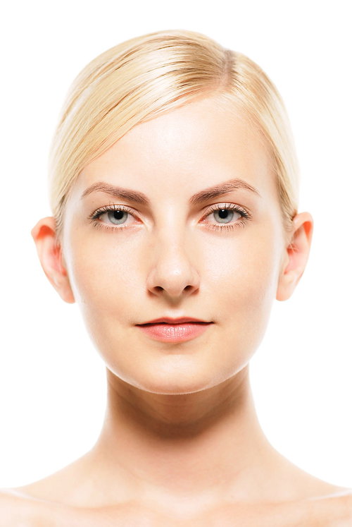 スキンケア用素材、白バックの金髪外国人女性の正面顔アップ