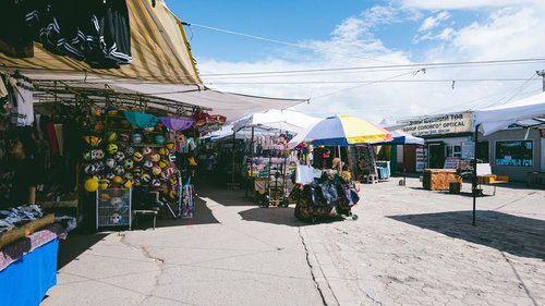 モンゴル・ナラントール市場のスポーツ用品売り場