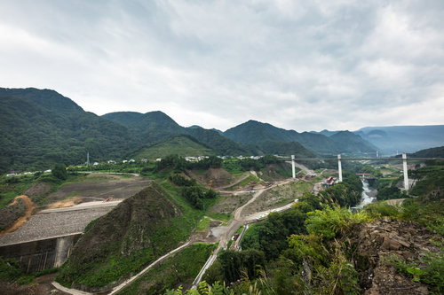 やんば見放台からの八ッ場ダム建設地の景観