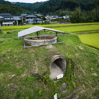 長野原町に残る旧陸軍の防空監視哨、空襲時に敵機の音を報告していた施設の写真