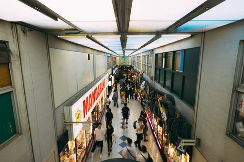 中野ブロードウェイの通路を上から俯瞰した風景