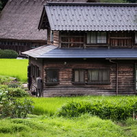 南砺市菅沼集落の茅葺き屋根合掌造り平屋建て民家の写真