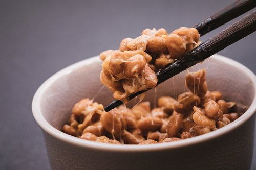 この写真は納豆です。北大西洋条約機構の「NATO」とは違います。