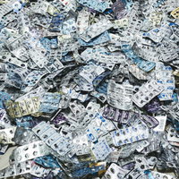 医療現場の錠剤空ケース、大量のブリスターパックの写真