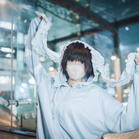 不思議な踊りをする都会の天使界隈風女子の写真