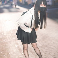 元気いっぱいなマスク女子の街角ファッション（地雷系女子）の写真