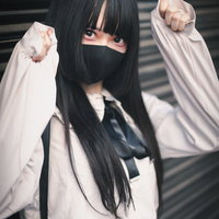 白いマスク姿のぴえん系メイク女子のポートレートの写真