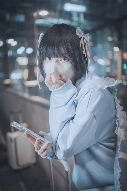 深夜に駅前で声をかけられた天使界隈の女性