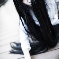 現世に未練がある女性の恐怖と戦慄、深い怨念が宿る姿の写真