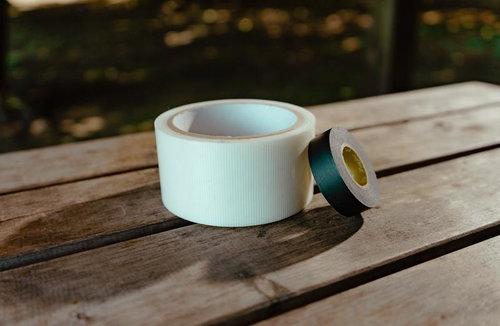 白と黒いビニールテープの2本セット 梱包・修理用