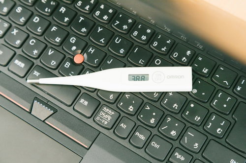 高熱で風邪、仮病で早退しますとのこと