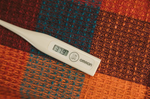 「熱があるので休みます」と送られてきた時