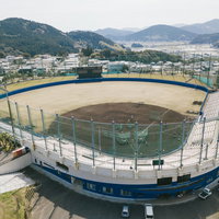 宮崎県日南市の南郷スタジアムを空撮した野球場の全景の写真