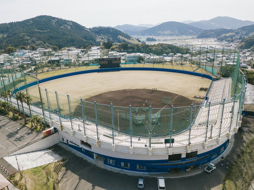 宮崎県日南市の南郷スタジアムを空撮した野球場の全景