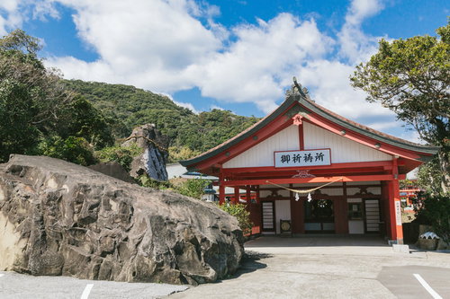 鵜戸神宮にある車の御祈祷所