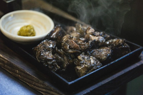 できたてホヤホヤのみやざき地頭鶏の炭火焼き