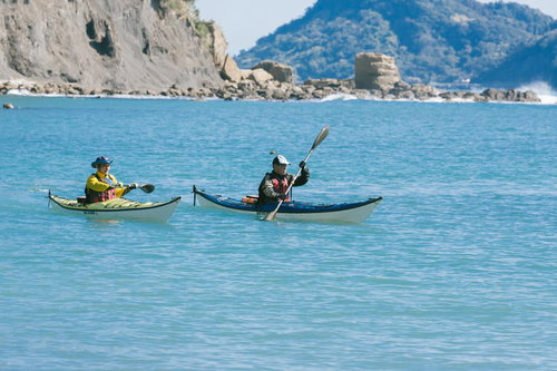 宮崎県日南市の栄松ビーチで楽しむ穏やかな海でのシーカヤック
