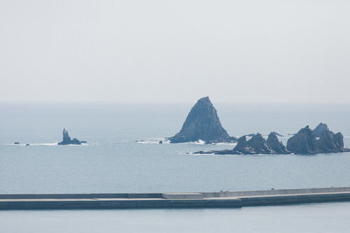 宮崎県日南市の七ツ岩、霧に包まれた海岸線