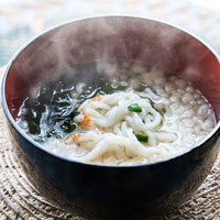 人気沸騰の郷土料理「魚うどん」の写真