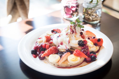 話題の九州パンケーキにフルーツ盛り合わせ