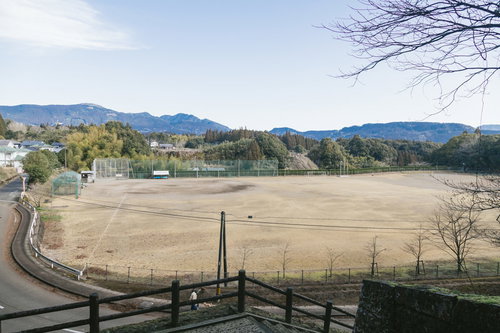 宮崎県日南市の飫肥中学校の校庭の風景