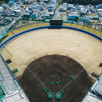 上空から撮影した南郷スタジアムの全景、宮崎県日南市の野球場の写真