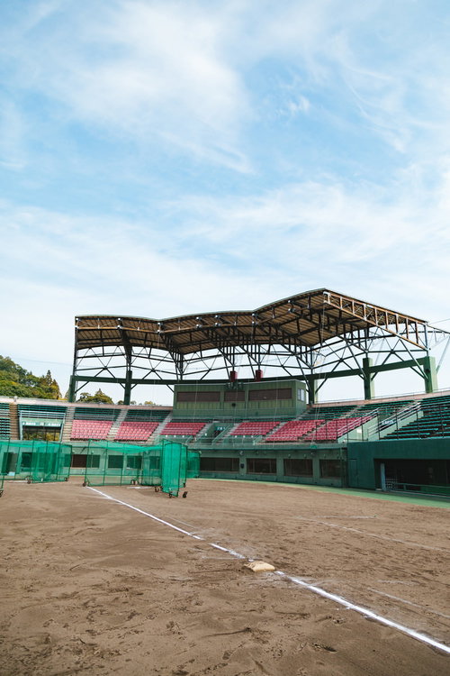宮崎県日南市の天福球場三塁側スタンドの観客席
