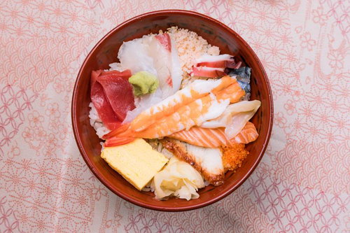 寿司幸のちらし寿司と海鮮丼の盛り合わせ定食