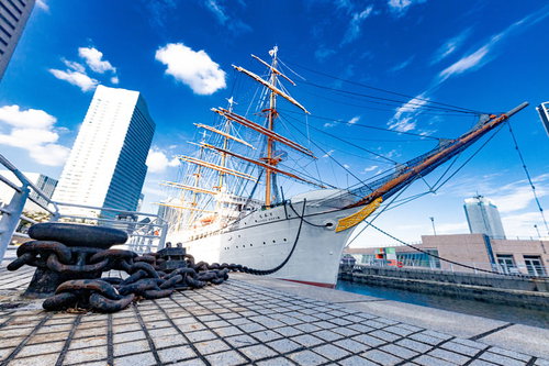 横浜みなとみらいに停泊する帆船日本丸の雄姿