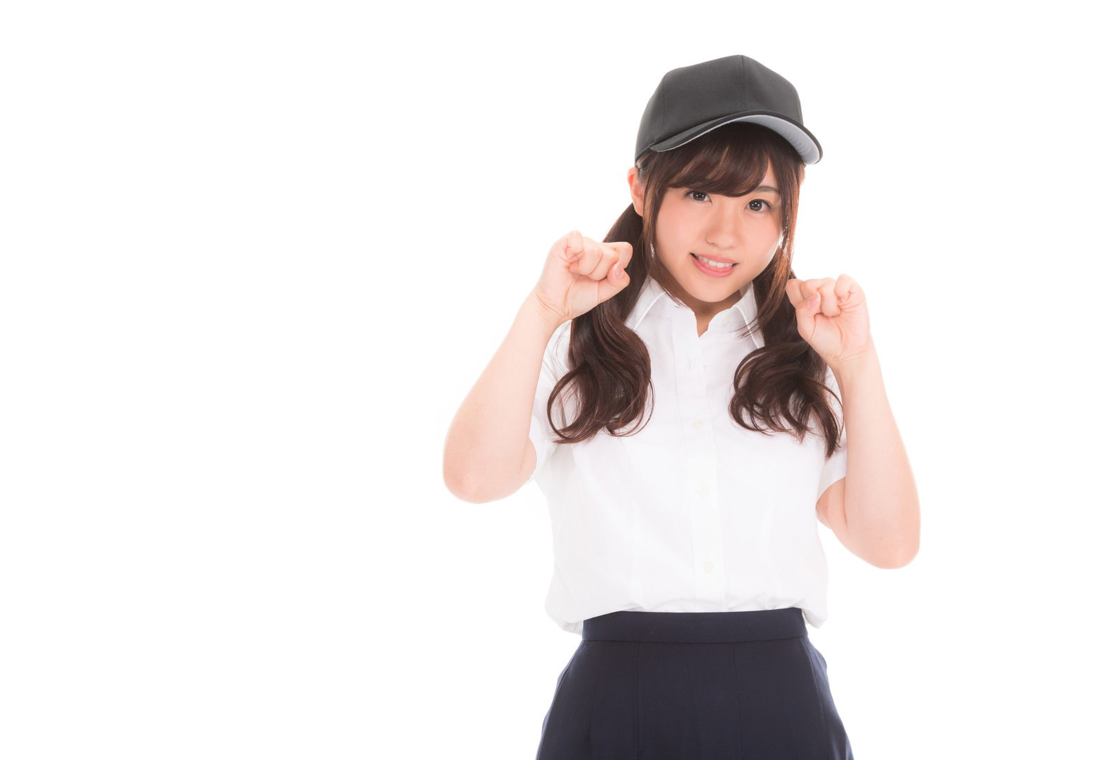 キャップをかぶった女子マネが両手を組むポーズ［モデル：河村友歌］