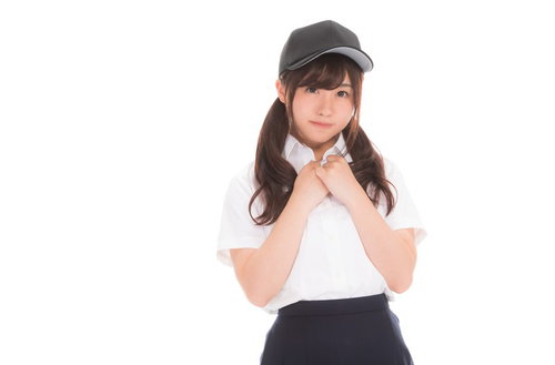 キャップを被ってドキドキする女子マネージャーの応援ポーズ
