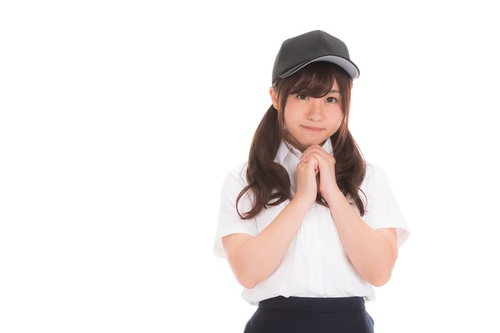 お願いするポーズの野球部女子マネージャー