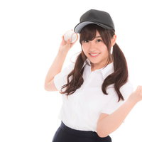 硬球を投げるポーズの女子高生（女子マネージャー）の写真