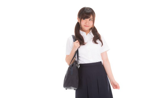 そわそわして落ち着きなく手を動かす女子高生