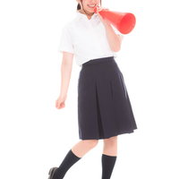 赤いメガホンを持って応援するJK、野球部の声援の写真