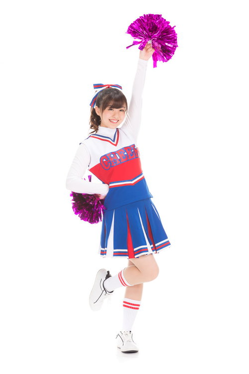 ピンクのポンポン持って応援するチアガール