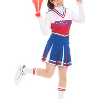 メガホンを持って笑顔で応援ダンスをするチアガールの写真