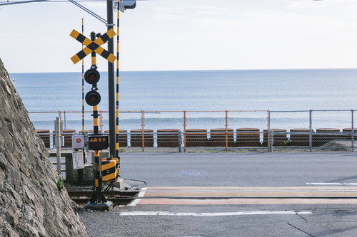 アニメ聖地・鎌倉高校前駅の踏切とロケーション