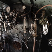 静態保存蒸気機関車・9600形59647号機内の計器類の写真