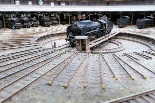 旧直方機関区の扇形庫を再現した鉄道ジオラマ模型