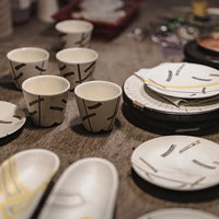 宮原隆窯で制作中の陶芸作品、直方市の伝統工芸職人による手作り陶器の写真
