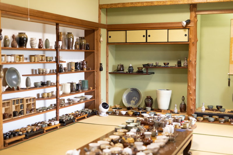 ＃　直方市にある高取焼 永満寺窯で作られた陶器類の写真