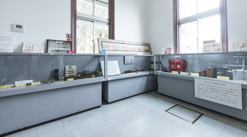 福岡県直方市の石炭記念館本館展示室の歴史資料展示